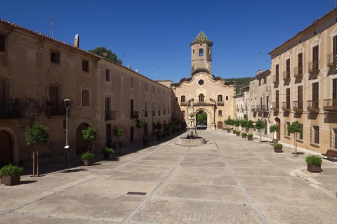 04608-the-houses-of-the-former-servants-of-the-monastery-of-santes-creus-catalonia Reial Monestir de Santes Creus