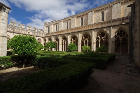 04618-overview-of-the-gothic-cloister-of-the-royal-monastery-of-santes-creus-catalonia Reial Monestir de Santes Creus