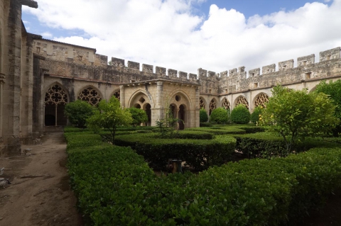 04620-gothic-cloister-with-the-lavatory-of-the-royal-monastery-of-santes-creus-catalonia-catalonia Reial Monestir de Santes Creus