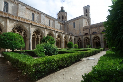 04623-gothic-cloister-dome-and-bell-tower-of-the-royal-monastery-of-santes-creus-catalonia Reial Monestir de Santes Creus