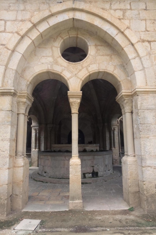 04622-one-of-the-accesses-to-the-washroom-of-the-royal-monastery-of-santes-creus-catalonia Reial Monestir de Santes Creus