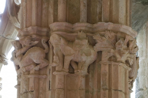 04616-capital-of-the-gothic-cloister-of-the-royal-monastery-of-santes-creus-catalonia Reial Monestir de Santes Creus