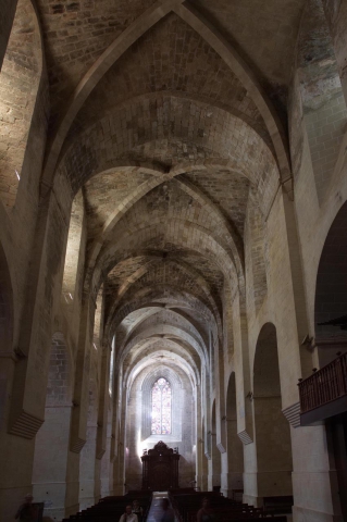 04650-central-nave-of-the-church-of-the-royal-monastery-of-santes-creus-catalonia Reial Monestir de Santes Creus