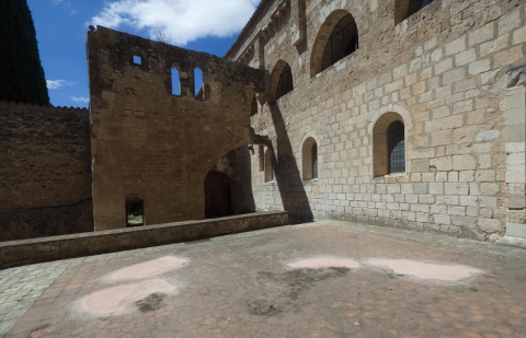 04648-more-ruins-of-the-royal-monastery-of-santes-creus-catalonia Reial Monestir de Santes Creus