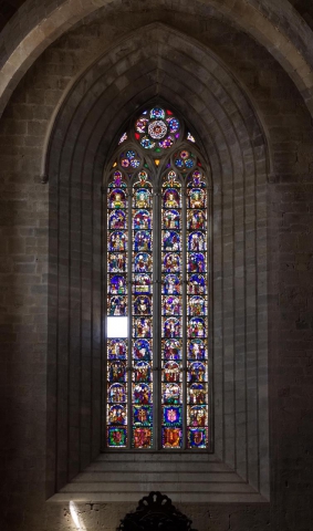 04658-gothic-stained-glass-in-the-church-of-the-royal-monastery-of-santes-creus-catalonia Reial Monestir de Santes Creus