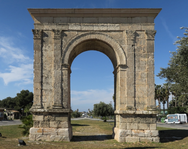 05302-arcbera Tarragona, Roman aqueduct.
