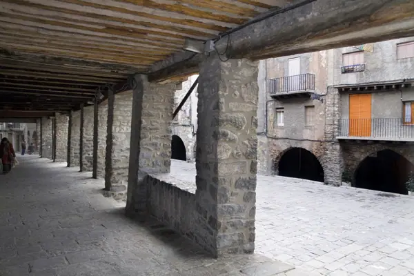 Plaça porticada i pont (Bagà) · 01864