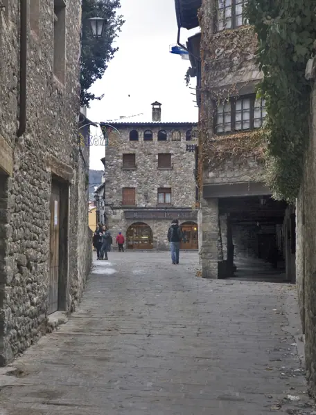 Plaça porticada i pont (Bagà) · 01869