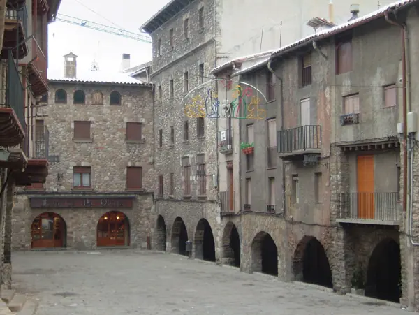Plaça porticada i pont (Bagà) · 01870r