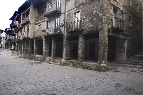 Plaça porticada i pont (Bagà) · 01865