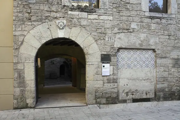 La Pia Almoina (Banyoles) · 03526