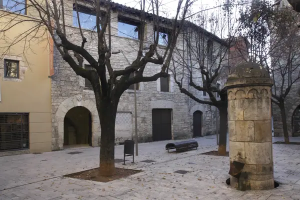 La Pia Almoina (Banyoles) · 03527