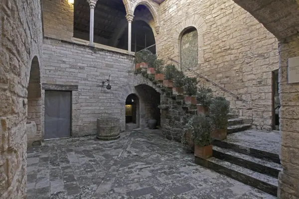 La Pia Almoina (Banyoles) · 03529
