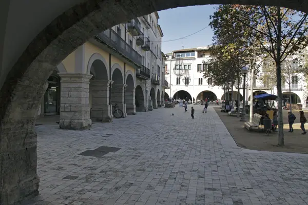 Plaça porticada (Banyoles) · 03533