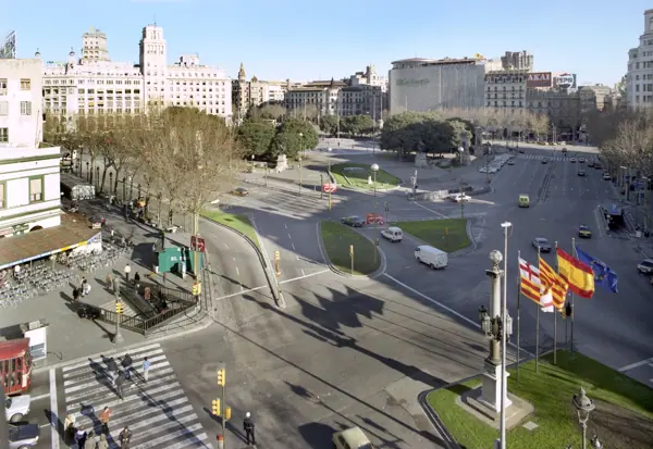 Passeig i plaça de Catalunya, 1980 (Barcelona) · 01270