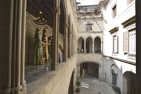 Ajuntament i jardí Benito (Barcelona) · 02560