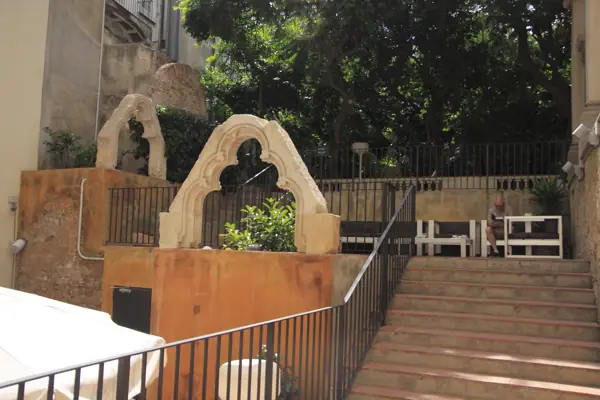 Ajuntament i jardí Benito (Barcelona) · 02753