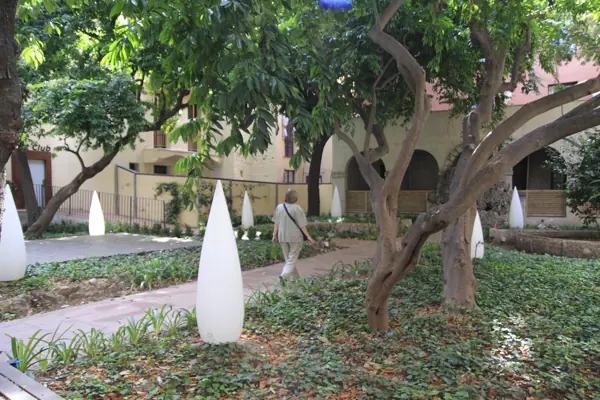 Ajuntament i jardí Benito (Barcelona) · 02751