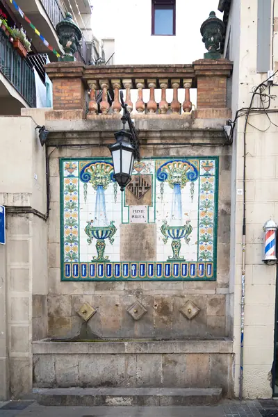 Casa Fuster, Casa Bertrand i font (Barcelona) · 07330