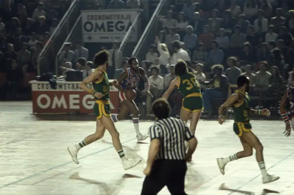 Globe Trotters, 1979 (Barcelona) · 05795