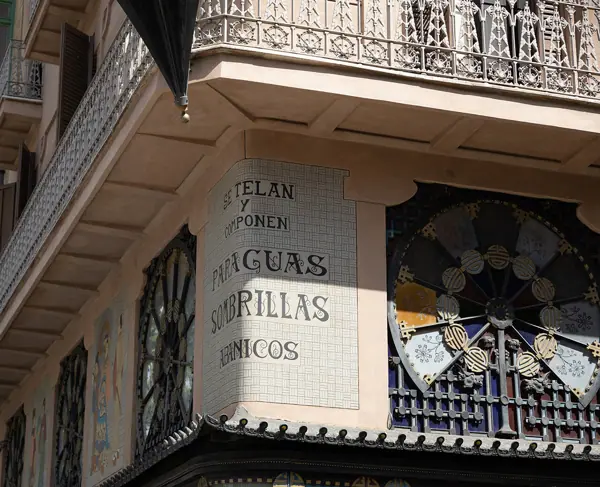 Casa dels Paraigües (Bruno Cuadros) (Barcelona) · 07327