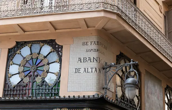 Casa dels Paraigües (Bruno Cuadros) (Barcelona) · 07328