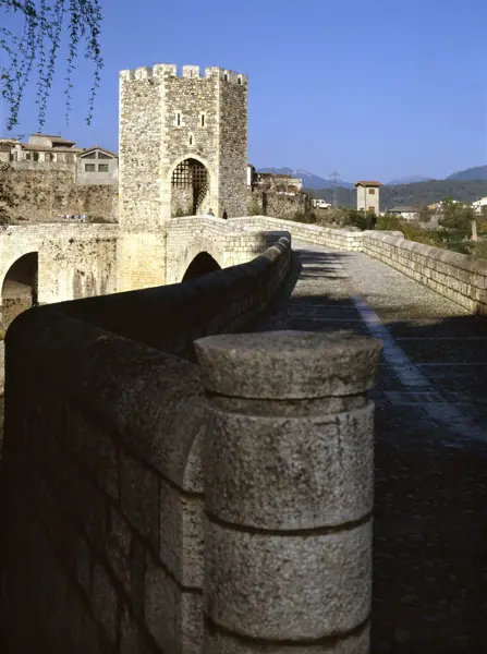 Pont Vell, monestir de Sant Pere i vila (Besalú) · 01066