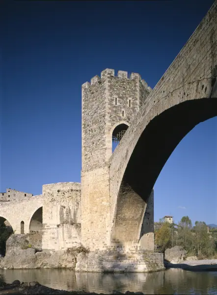 Pont Vell, monestir de Sant Pere i vila (Besalú) · 01067