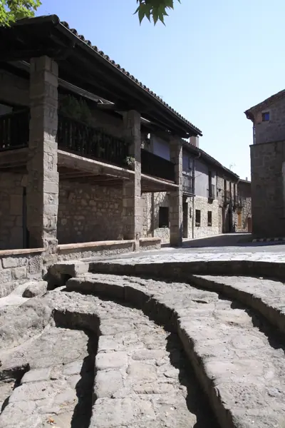 Peu de la Creu i plaça Major (Casserres) · 03432
