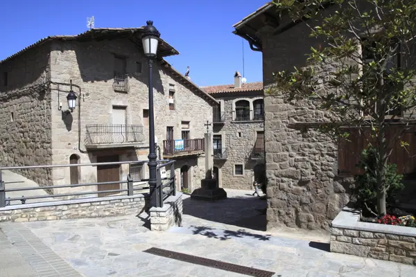 Peu de la Creu i plaça Major (Casserres) · 03429