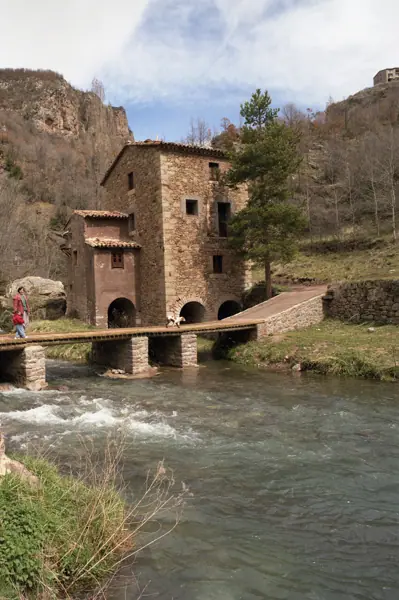 Molí de les Fonts (Castellar de n'Hug) · castel