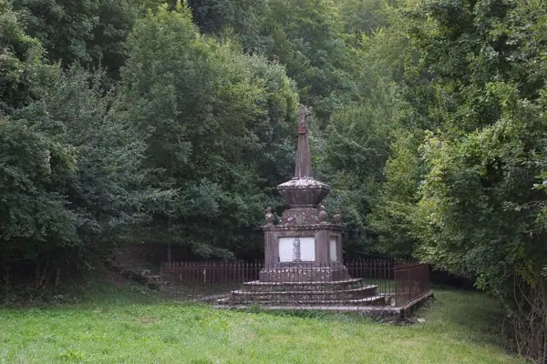 Panteó carlí i Rupit (Llaers) · 00901