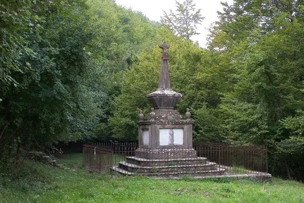 Panteó carlí i Rupit (Llaers) · 00900