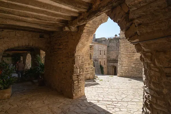 Poble medieval, segle XI (Montfalcó Murallat) · 08586