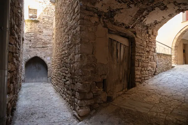 Poble medieval, segle XI (Montfalcó Murallat) · 08592