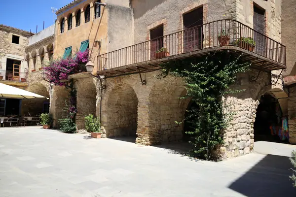 Poble (Peratallada) · 06620