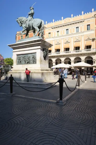 Cases Anguera i Abelló, plaça del General Prim (Reus) · 05410