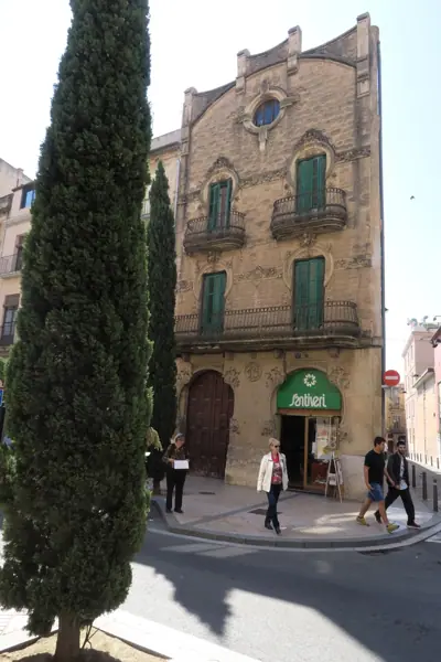 Cases Pinyol, Grau i Laguna (Reus) · Reus, Grau House Albert Aym? Aubeyzon
