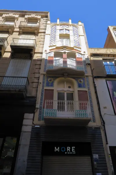 Cases Pinyol, Grau i Laguna (Reus) · Reus, Laguna House Albert Aym? Aubeyzon