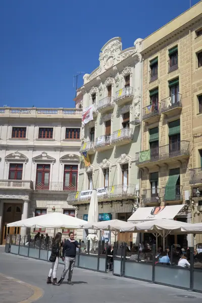 Cases Pinyol, Grau i Laguna (Reus) · Reus, Pinyol House Albert Aym? Aubeyzon