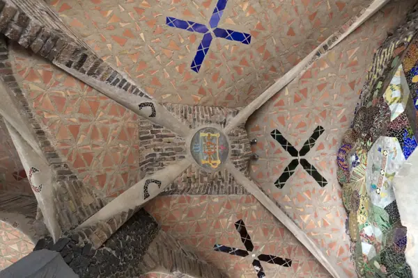 Cripta de la Colònia Güell, d'Antoni Gaudí (Santa Coloma de Cervelló) · 04704