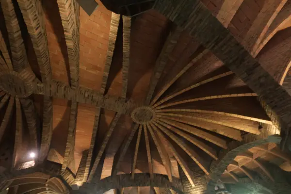 Cripta de la Colònia Güell, d'Antoni Gaudí (Santa Coloma de Cervelló) · 04710