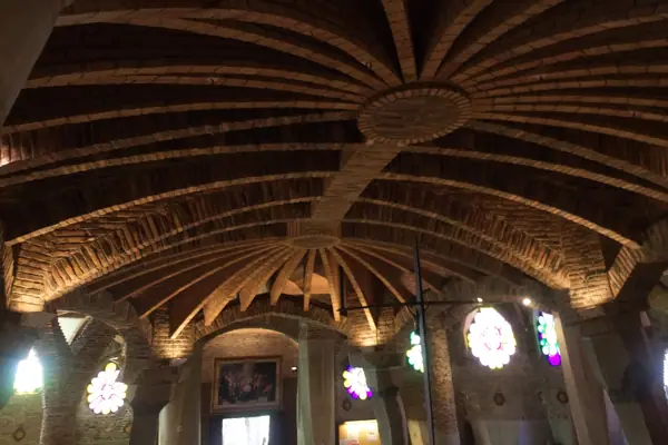 Cripta de la Colònia Güell, d'Antoni Gaudí (Santa Coloma de Cervelló) · 04714