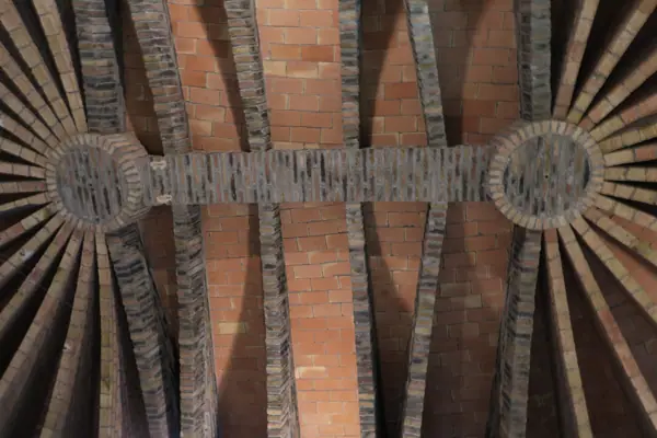 Cripta de la Colònia Güell, d'Antoni Gaudí (Santa Coloma de Cervelló) · 04846