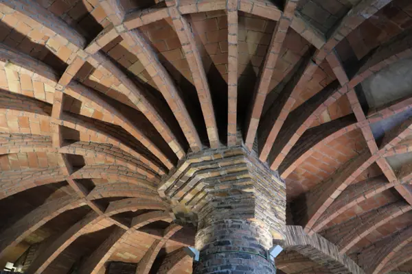 Cripta de la Colònia Güell, d'Antoni Gaudí (Santa Coloma de Cervelló) · 04845