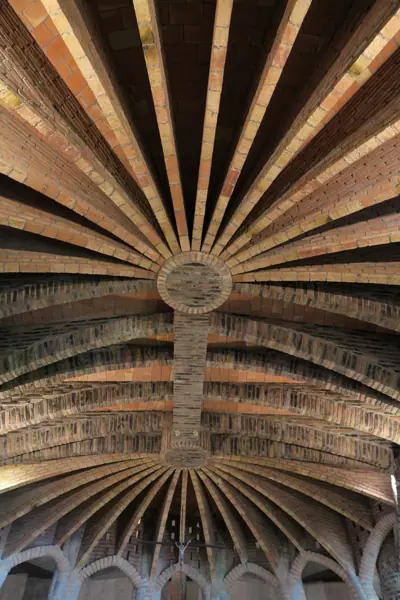 Cripta de la Colònia Güell, d'Antoni Gaudí (Santa Coloma de Cervelló) · 04849