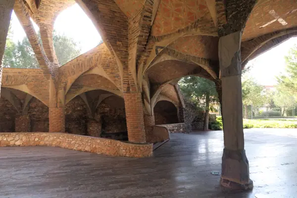 Cripta de la Colònia Güell, d'Antoni Gaudí (Santa Coloma de Cervelló) · 04850