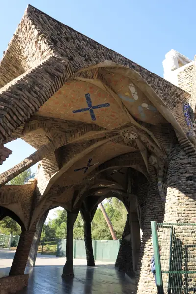 Cripta de la Colònia Güell, d'Antoni Gaudí (Santa Coloma de Cervelló) · 04851