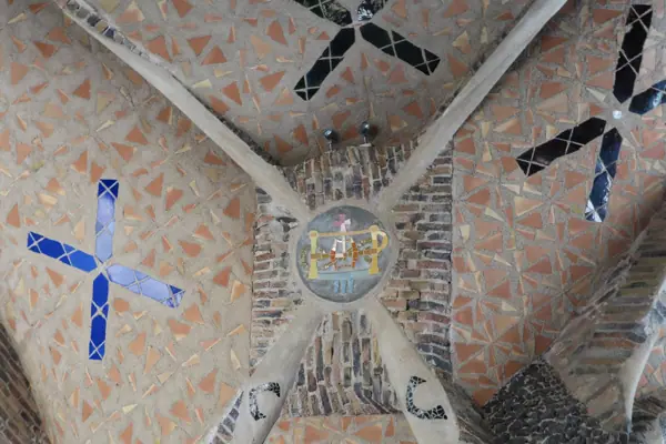 Cripta de la Colònia Güell, d'Antoni Gaudí (Santa Coloma de Cervelló) · 04854