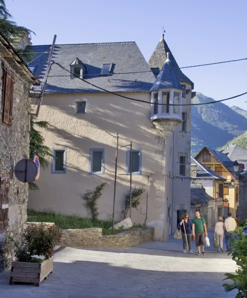 La capital i l'església de Sant Miquèu (Vielha) · 02096